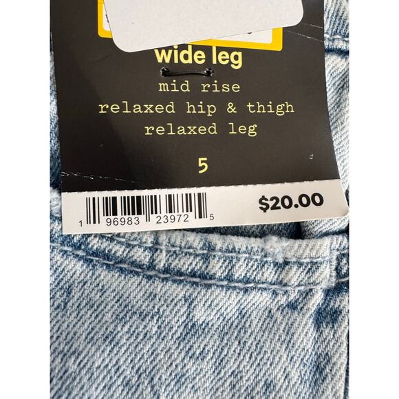 Girls 4/5 Bundle.  Jeans, leggings, top and mini squishmallow - Picture 6 of 7